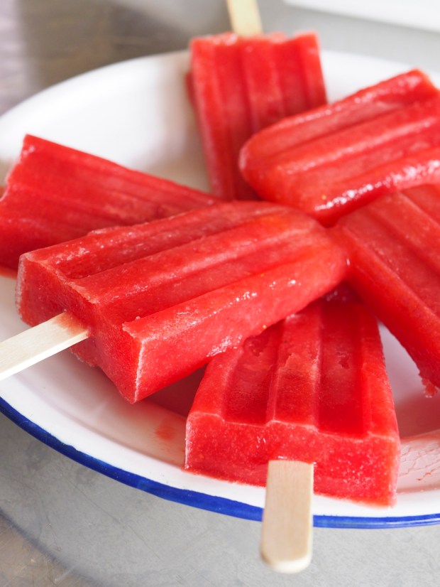 strawberry ice blocks/ice pops/popcicles